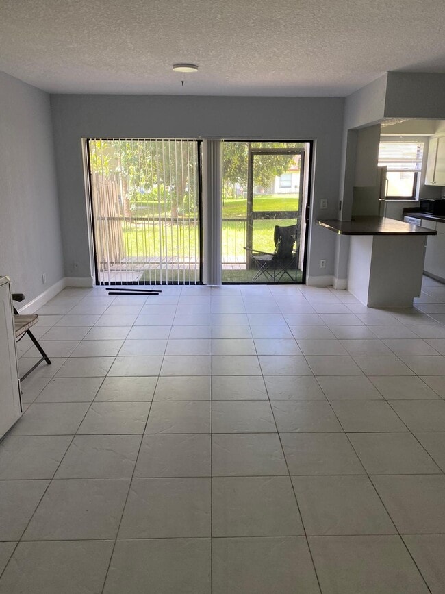 Building Photo - 1195 NW 16th Ave