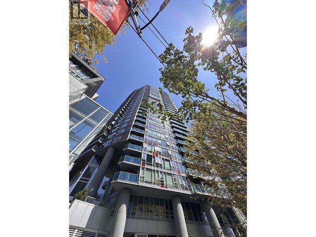 Building Photo - 233 Robson St