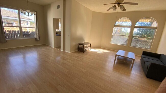 Foto del edificio - 16815 Luckenwald Dr