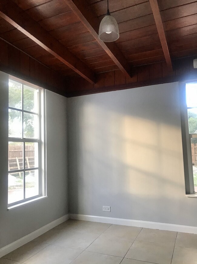 Building Photo - 1185 NW 125th St