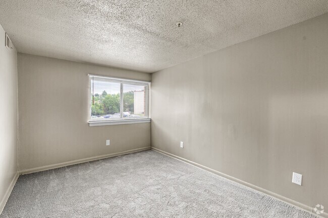 3 habitaciones, 1,5 baños - 818 pies cuadrados - Dormitorio 1 - The Village at Chesapeake