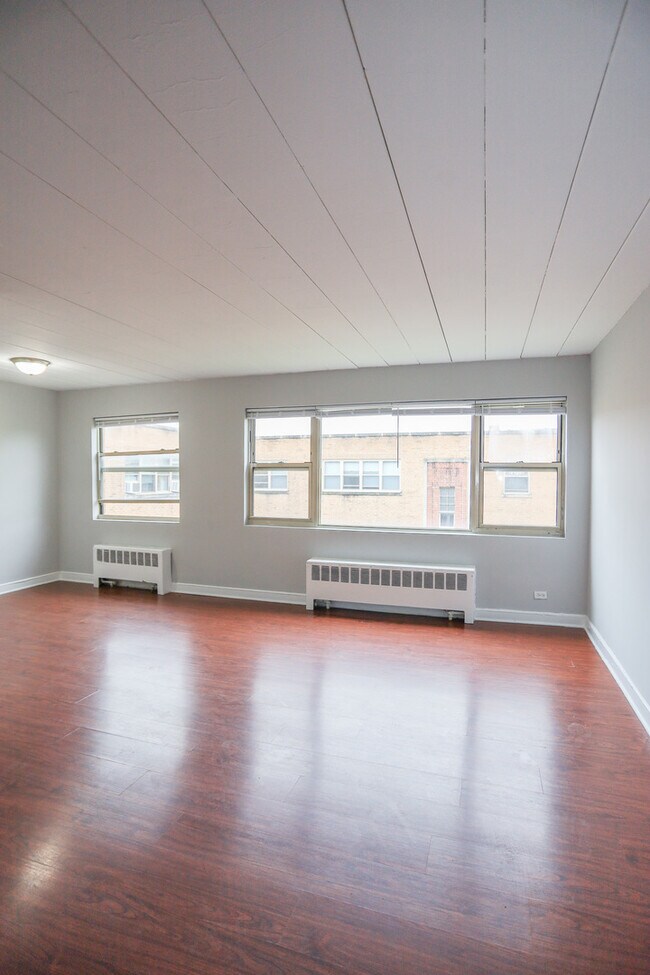 Foto del edificio - 5655 N Christiana Ave