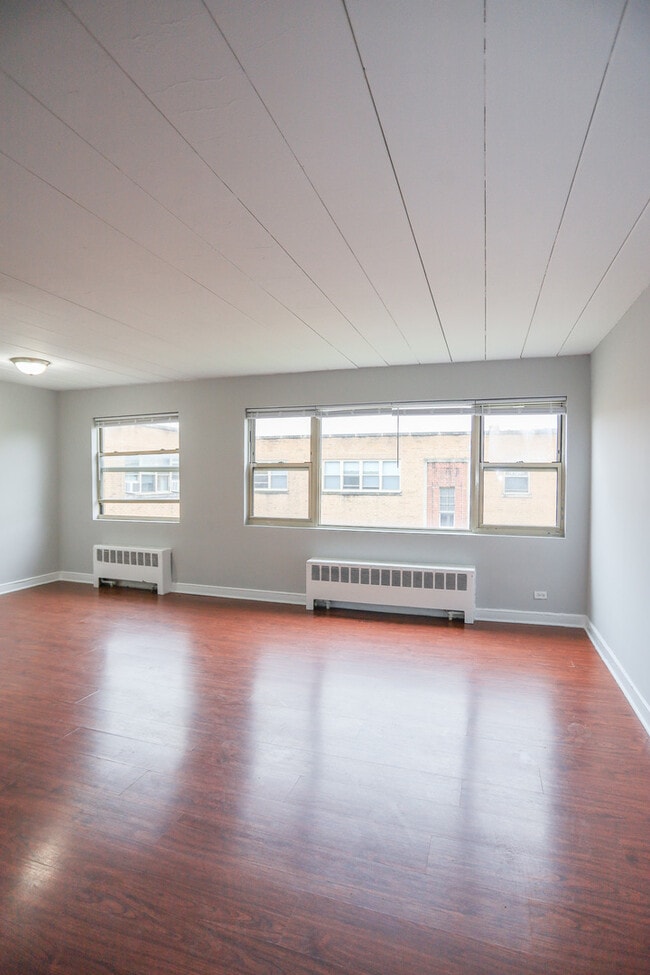 Building Photo - 5655 N Christiana Ave