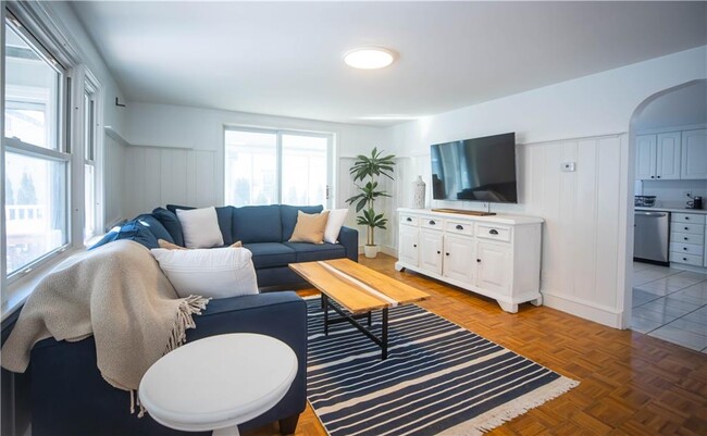 Building Photo - 19-21 Crest St