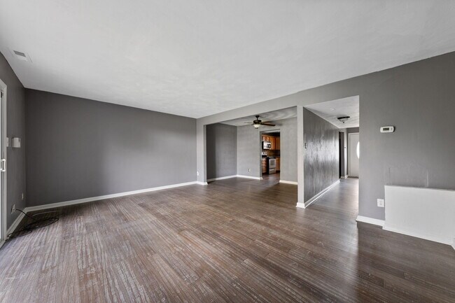 Foto del edificio - 5644 Dodington Ct