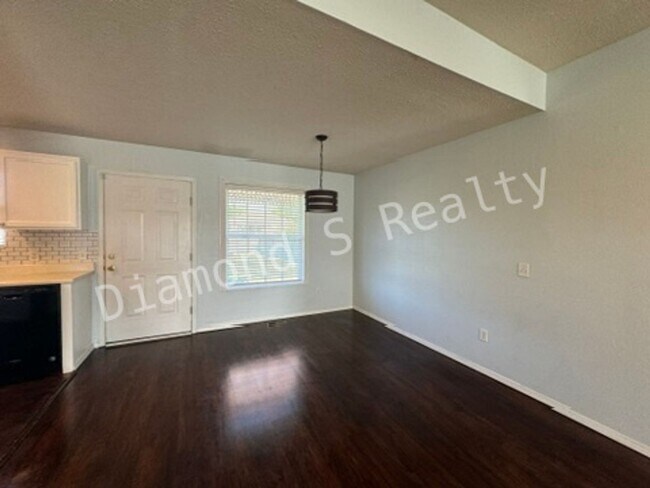 Building Photo - JUST REDUCED! Nixa Location - 3 Bedroom Ho...