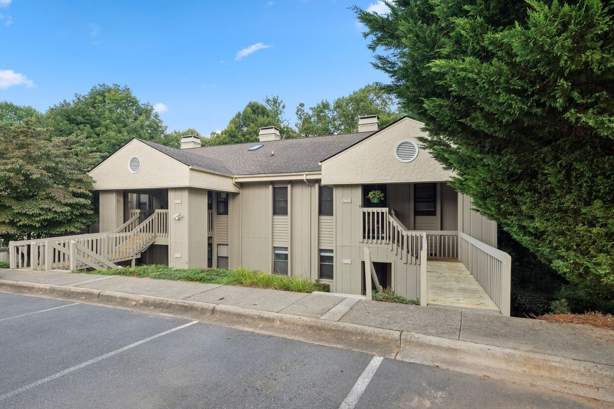 Foto principal - East Asheville Condo in The Cloisters