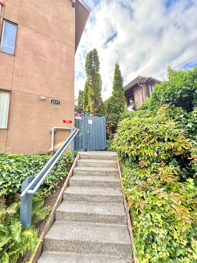 Foto del edificio - 4259 8th Ave NE