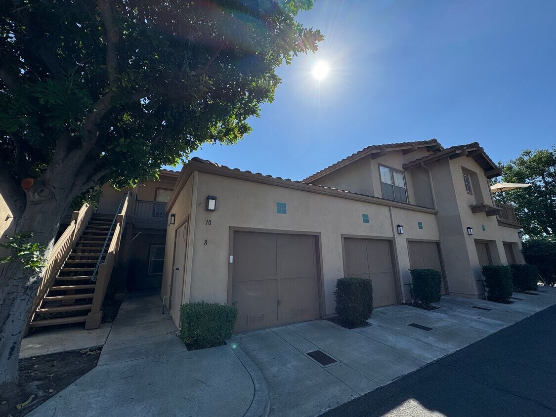 Foto principal - Immaculate 2Bd/2Ba Condo w/Brand New Floor...