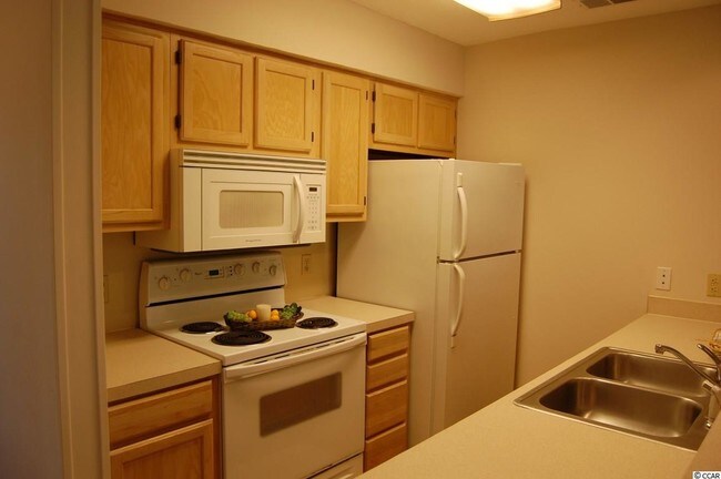 Building Photo - 4274 Pinehurst Cir