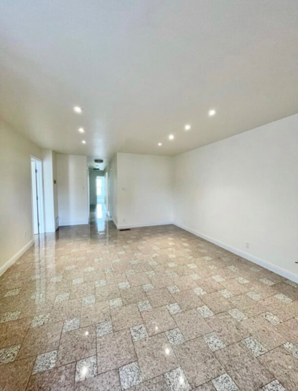 Foto del edificio - 660 22nd Ave