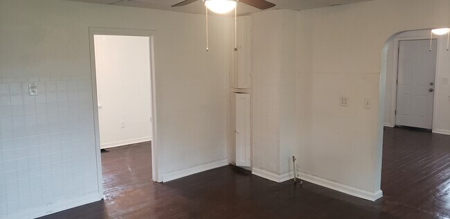 Kitchen - 3985 E 66th St