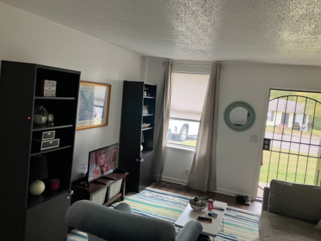 Foto del edificio - 2835 Vista Ln