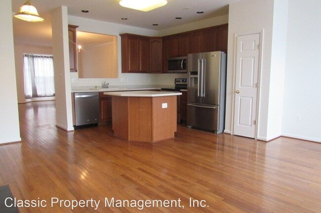 Building Photo - 4 br, 3.5 bath House - 2546 Emerson Drive