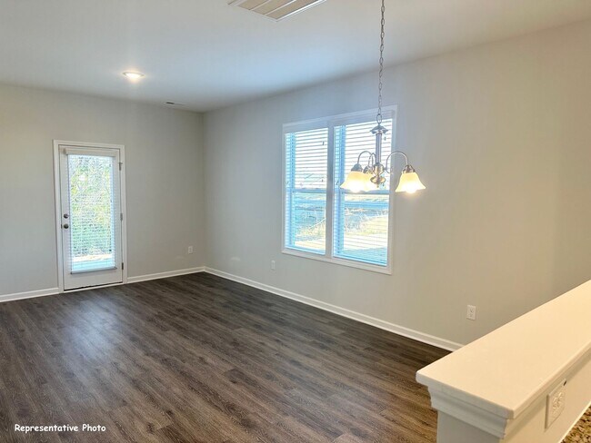 Foto del edificio - Townhome -Close to Downtown Clayton!