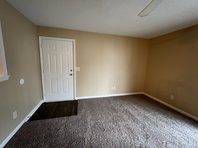 Foto del edificio - 2624 Guyer St