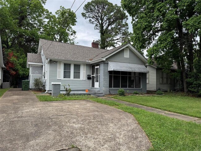 Foto del edificio - 2243 Winona Ave