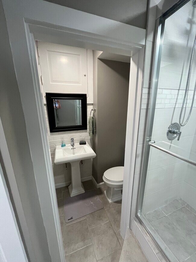 Building Photo - 2833 Forest Dr