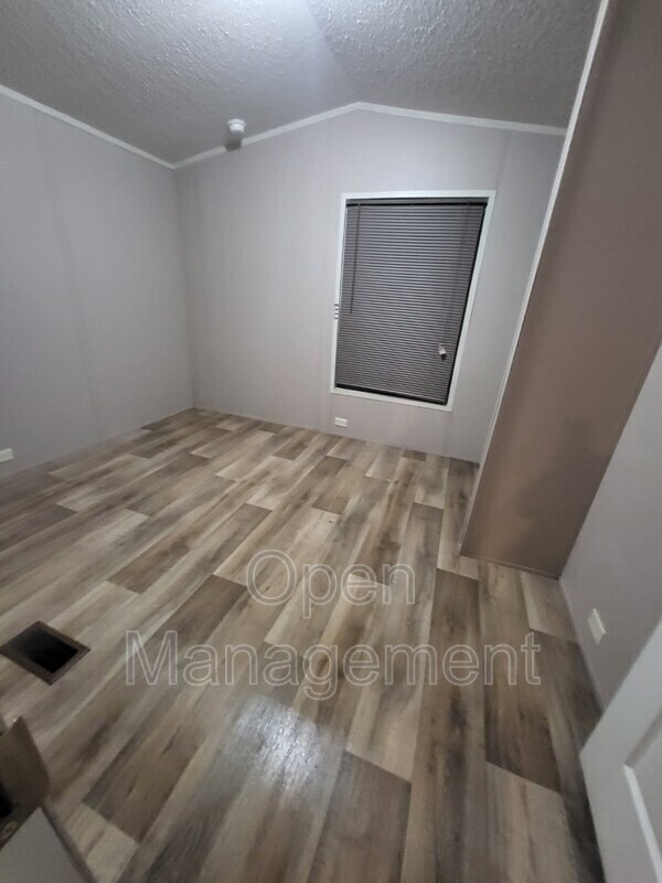 Foto del edificio - 3510 Bluegrass Park Dr