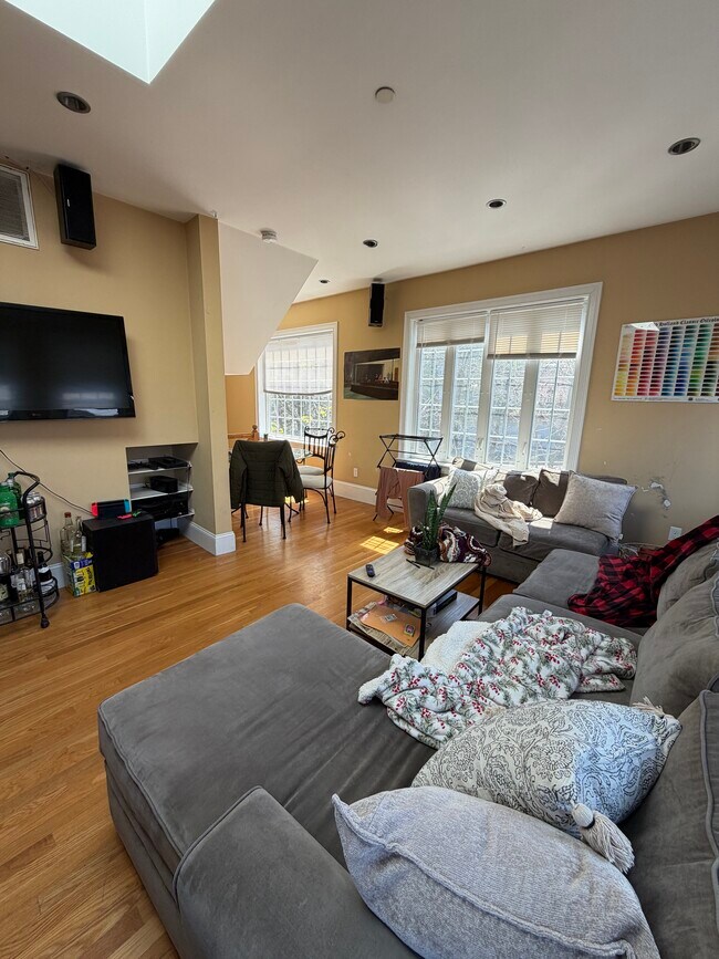 Foto del edificio - 148 Hillside St