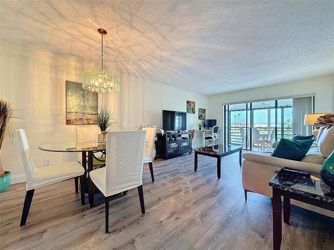 Foto del edificio - 2309 S Cypress Bend Dr