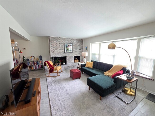 Foto del edificio - 6995 Carriage Hill Dr