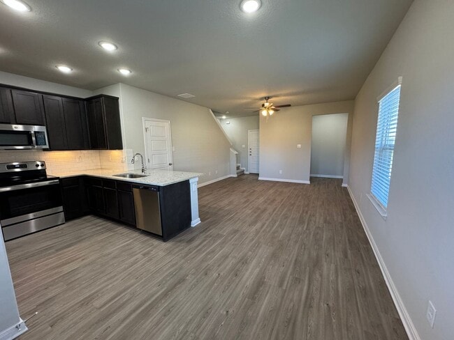 Building Photo - Luxury 3/2.5 2 Story Townhouse in NBTX