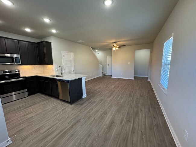 Foto del edificio - Luxury 3/2.5 2 Story Townhouse in NBTX