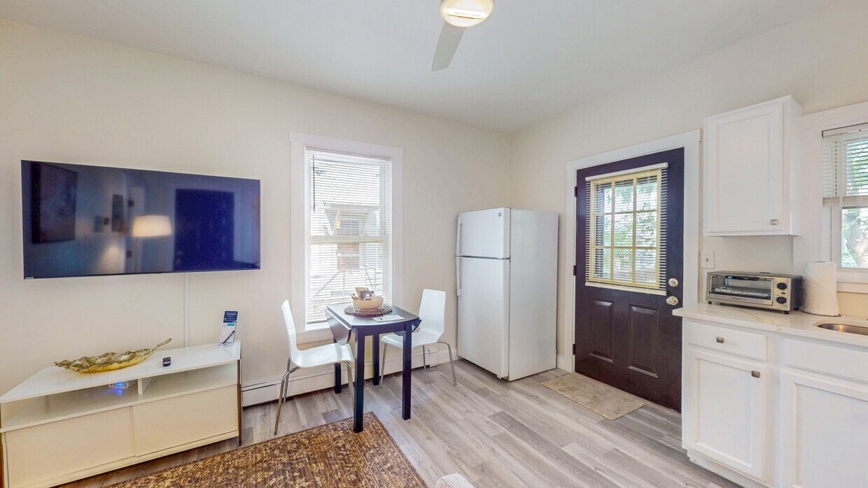 Primary Photo - 24 Hews St
