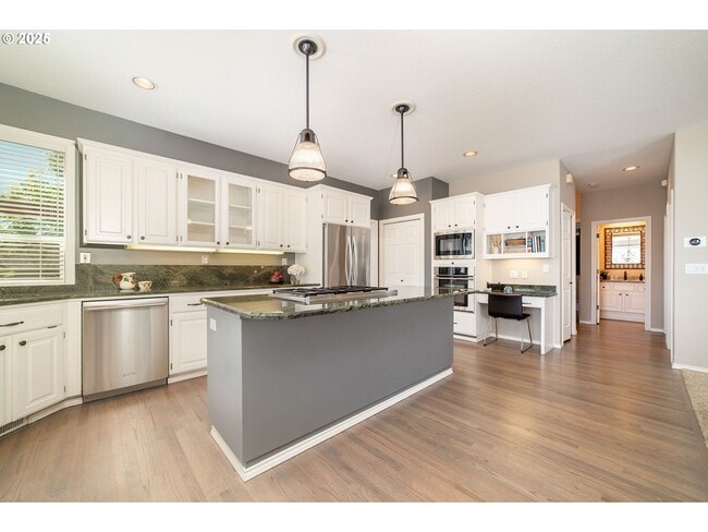 Building Photo - 5630 SW Kruse Ridge Dr