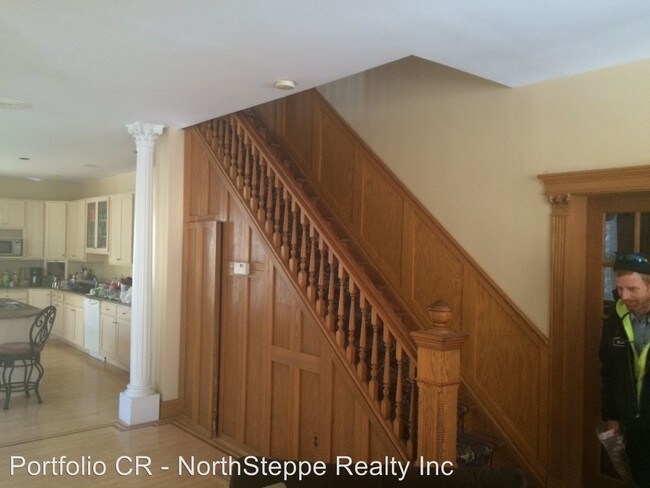 Building Photo - 4 br, 2 bath Apartment - 839 Neil Ave