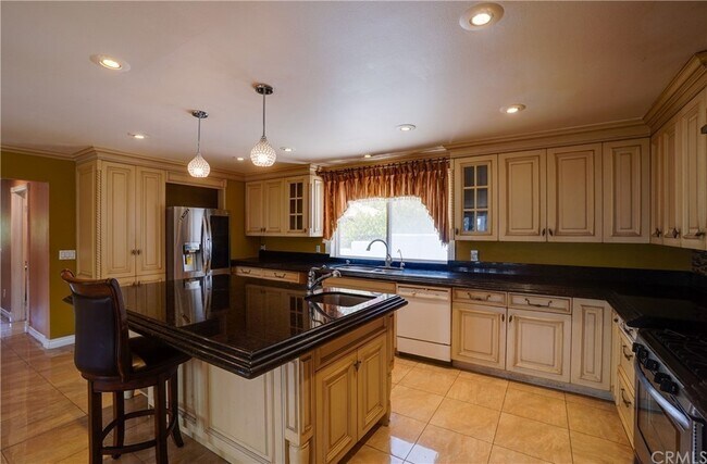 Kitchen - 1801 Upperton Ave