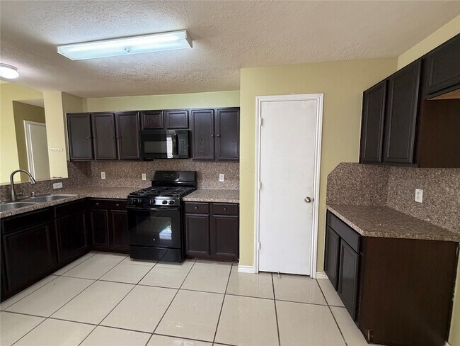 Building Photo - 2634 Sockeye Dr