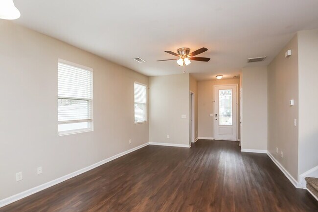 Building Photo - 307 Kaley Dr