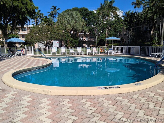 Foto del edificio - 1481 S Ocean Blvd