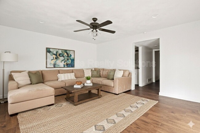 Building Photo - 716 Plankway Dr