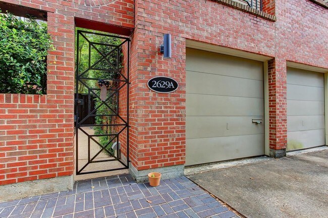 Foto del edificio - 2629 Wroxton Rd