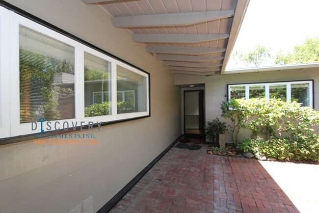 Building Photo - Piedmont Home with Sunny Enclosed Patios
