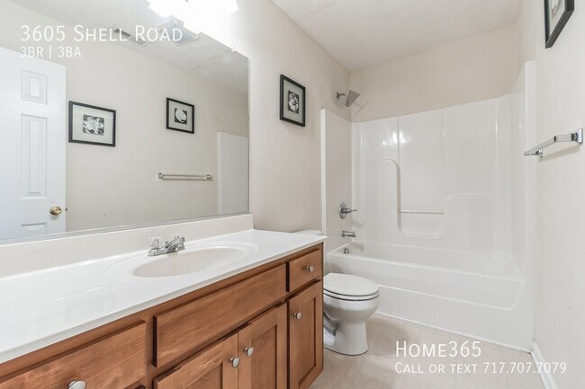 Foto del edificio - Stunning 3 Bedroom 2.5 Bathroom - Single F...
