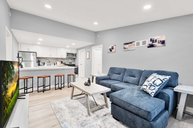 Building Photo - 6 Roanoke Ln