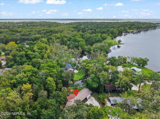 Foto del edificio - 2421 Dogwood Ln