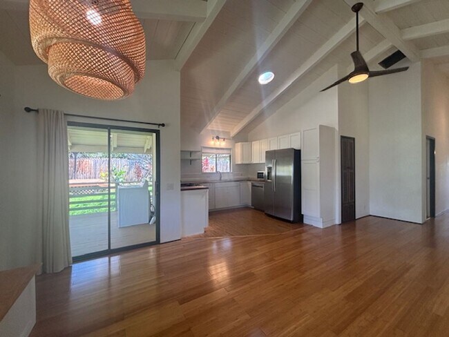 Building Photo - 2 Bedroom/2 Bathroom plus Den walkable to Banyans and Pet Friendly!