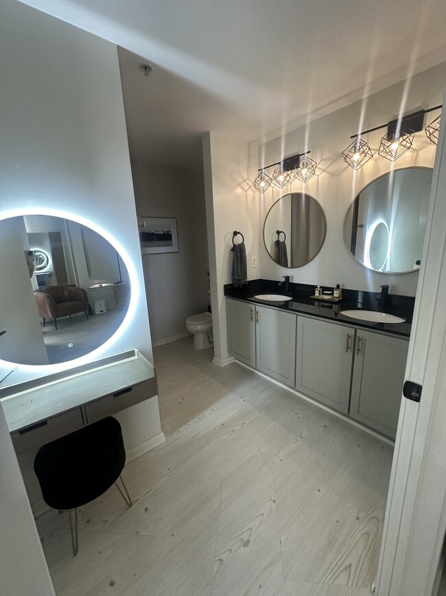 Master bathroom - 119 4th St