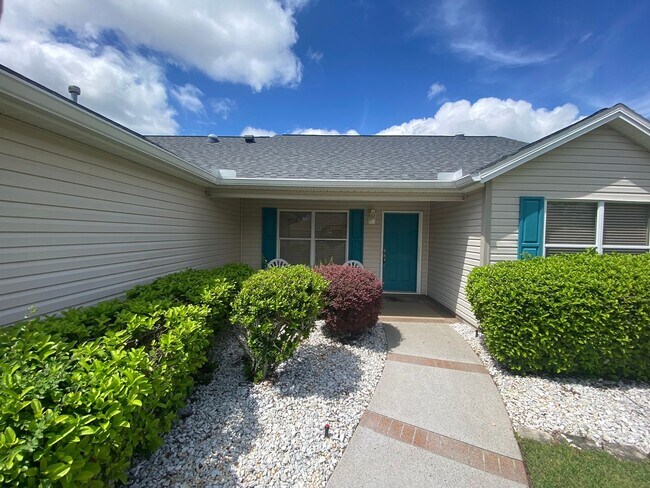 Foto del edificio - Beautiful 3 + 2 Fully Furnished/Turnkey ANNUAL Lease in The Village of Belle Aire