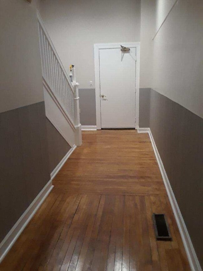 Building Photo - 5 S Center St