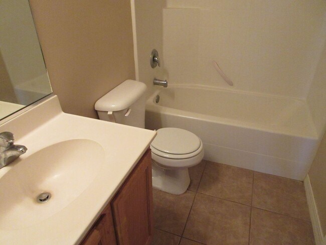 Foto del edificio - 3 bedroom -2 Bathroom -Twinhome in Lamplight