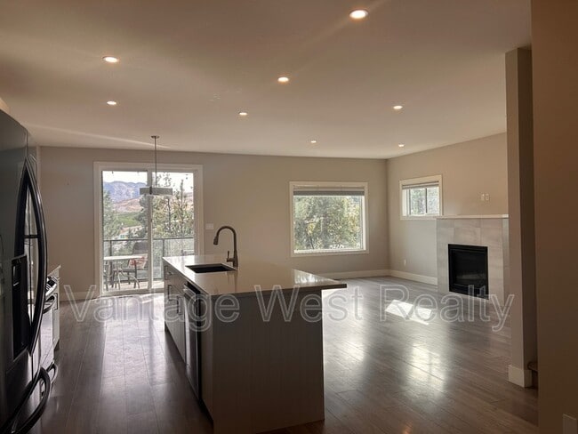 Photo du bâtiment - 3727 Inverness Rd