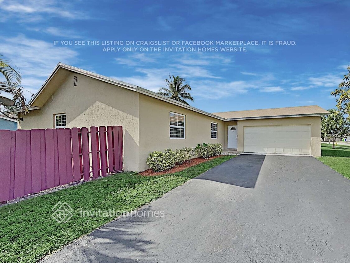 Primary Photo - 10940 NW 21st St