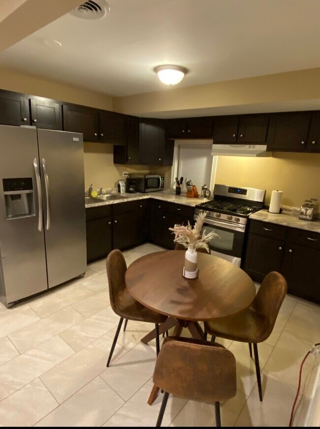 Foto del edificio - 816 N Hermitage Ave