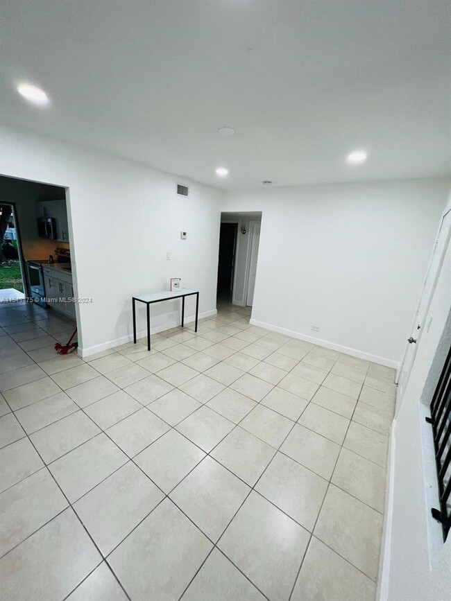 Building Photo - 3 bedroom in Miami Gardens FL 33056